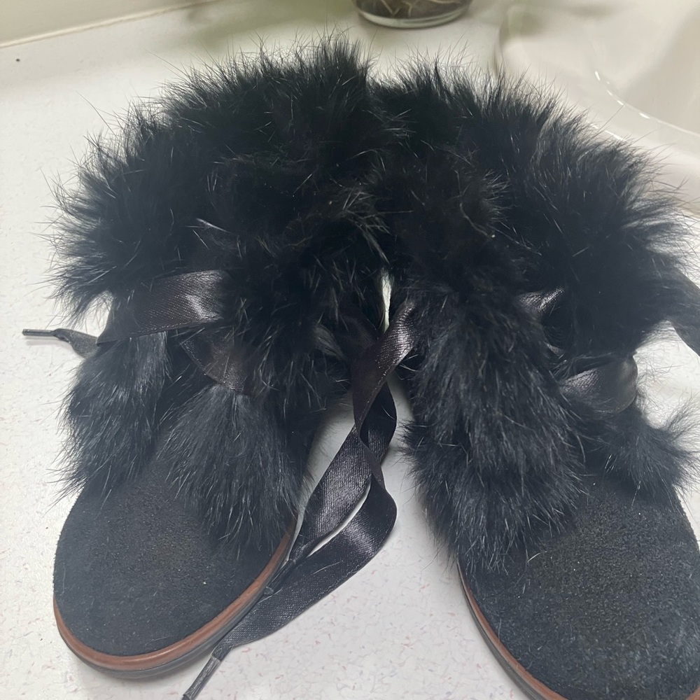Elegant Black Fur-Trimmed Women's Shoes
